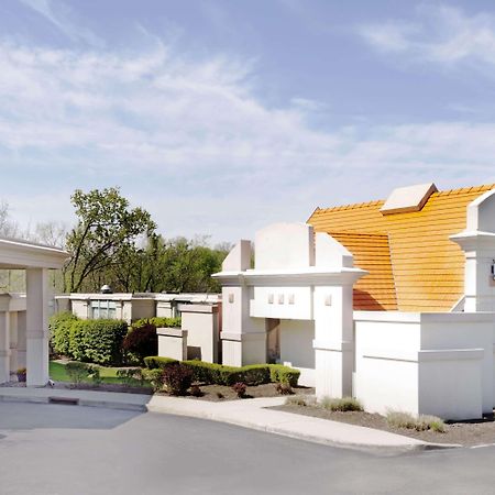 Howard Johnson By Wyndham Newburgh Exteriör bild