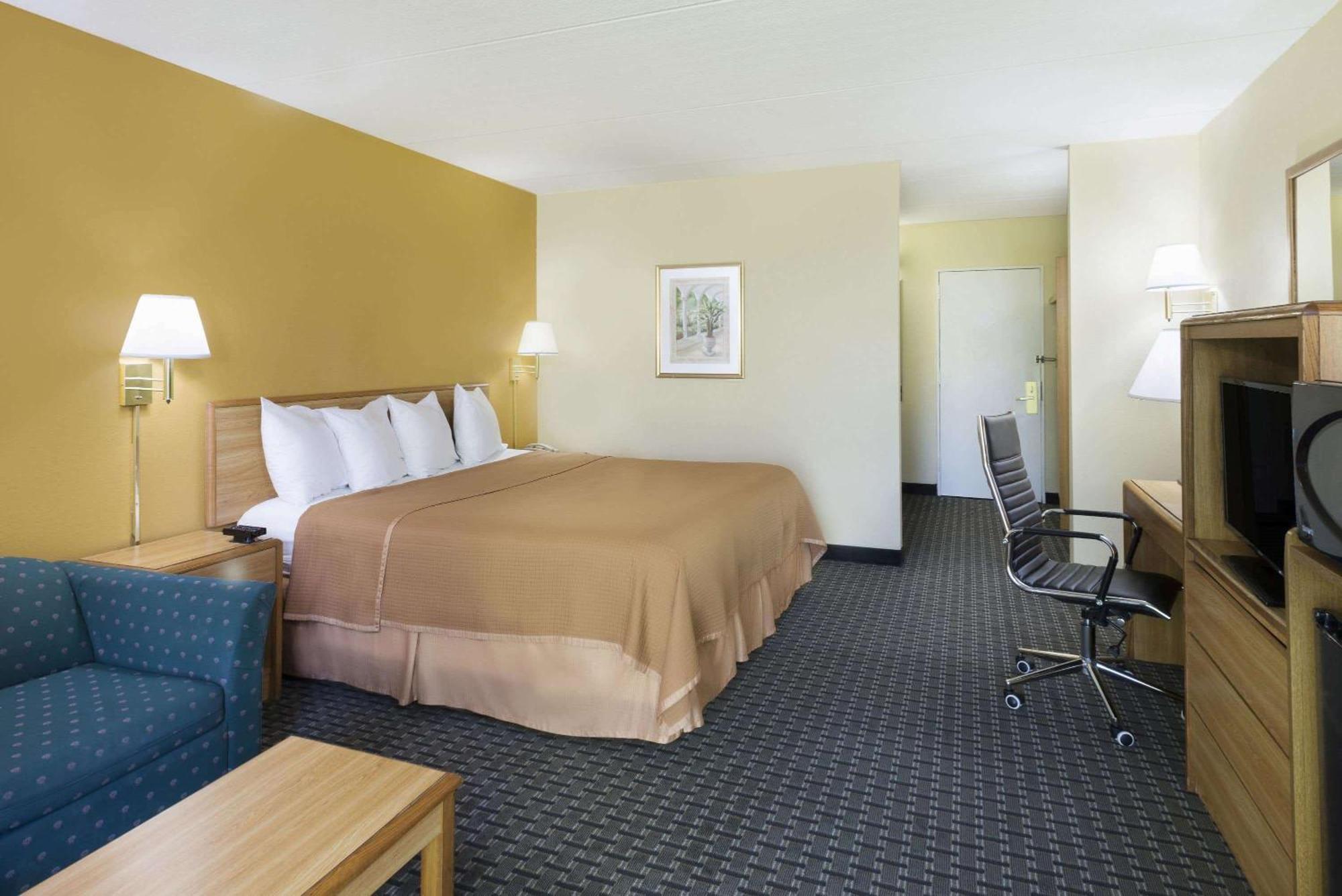 Howard Johnson By Wyndham Newburgh Exteriör bild
