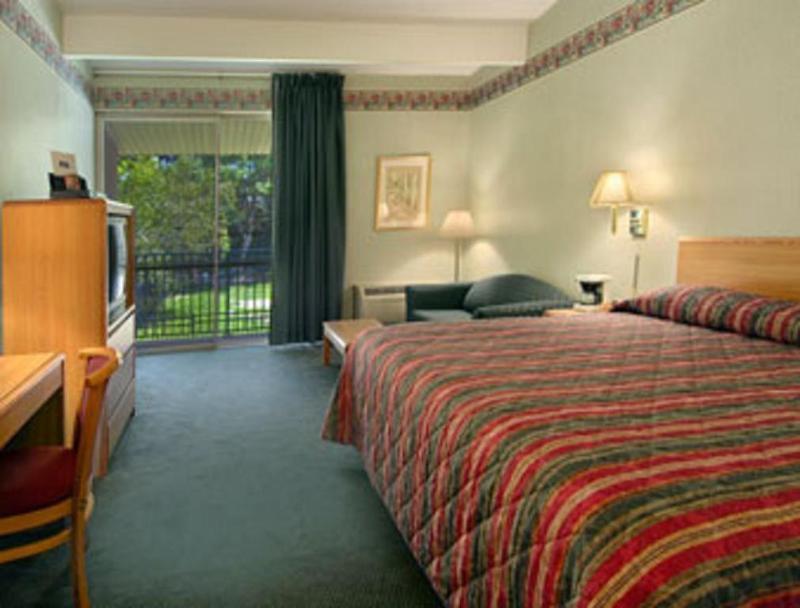 Howard Johnson By Wyndham Newburgh Exteriör bild