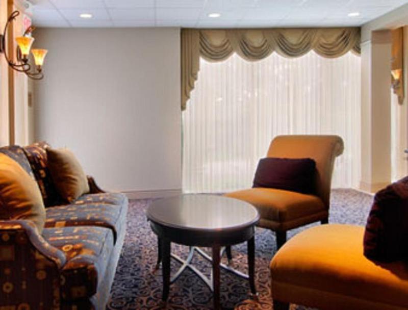 Howard Johnson By Wyndham Newburgh Exteriör bild